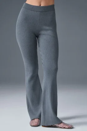 Denim-Strick-Hose mit High-Waist und ausgestelltem Bein – Stahlgrau/Anthrazit