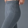 Denim-Strick-Hose mit High-Waist und ausgestelltem Bein – Stahlgrau/Anthrazit