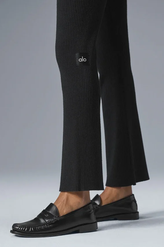 Denim-Strickhose mit High-Waist und ausgestelltem Bein – Schwarz/Anthrazit