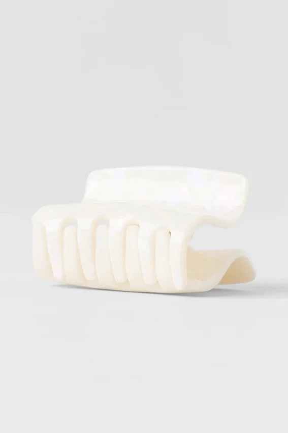 Effortless Claw Clip – White Pearl