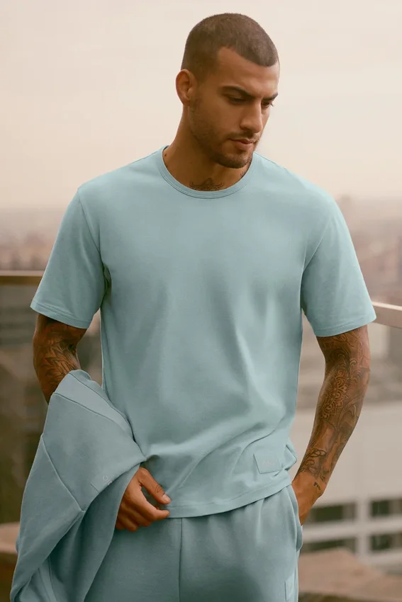 Essential Kurzarmshirt für den Street-Stil – Desert Sage