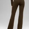Flare-Hose aus Denim-Strick mit High-Waist – Espresso/Schwarz