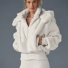 Foxy-Jacke aus Kunstfell – Elfenbein