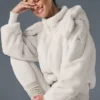 Foxy-Jacke aus Kunstfell – Elfenbein