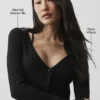 Gerippte, kurz geschnittene „Whisper“-Strickjacke – Schwarz