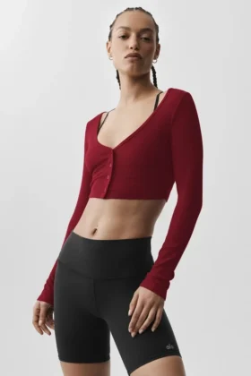 Gerippte, kurz geschnittene „Whisper“-Strickjacke – „Summer Romance Red“