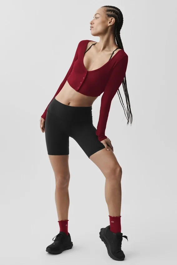Gerippte, kurz geschnittene „Whisper“-Strickjacke – „Summer Romance Red“