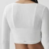 Gerippte, kurz geschnittene „Whisper“-Strickjacke – Weiß