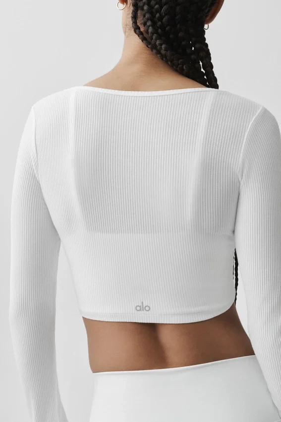 Gerippte, kurz geschnittene „Whisper“-Strickjacke – Weiß