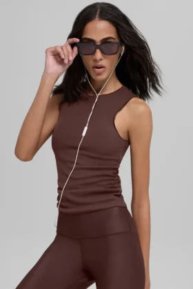 Geripptes „En Pointe“-Top – Brownstone