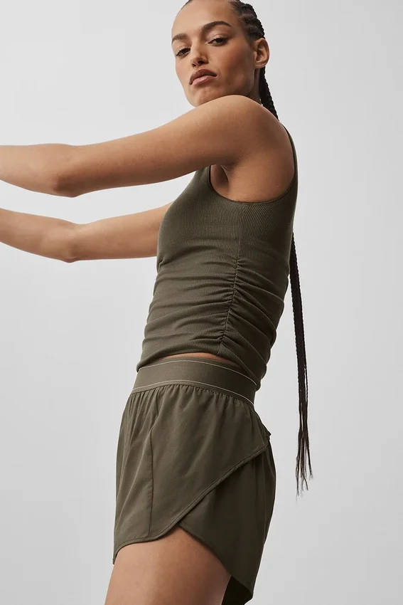 Geripptes En-Pointe-Top – Olive Tree