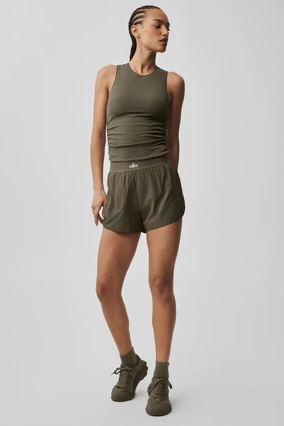 Geripptes En-Pointe-Top – Olive Tree