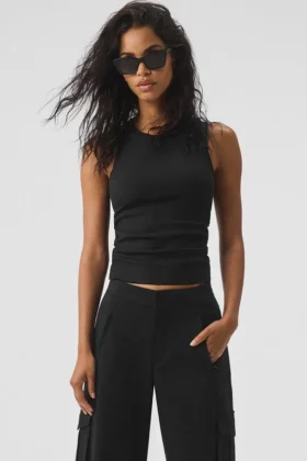 Geripptes „En Pointe“-Top – Schwarz