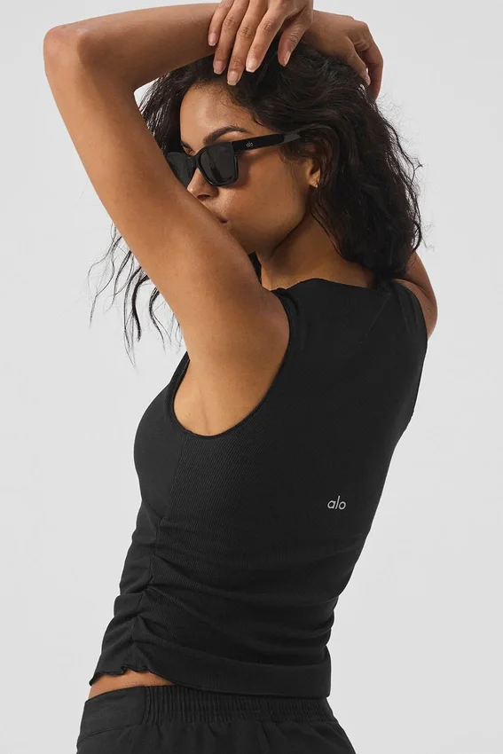 Geripptes „En Pointe“-Top – Schwarz