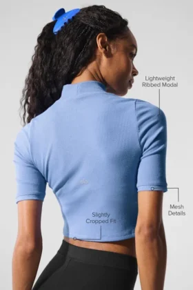 Geripptes Mesh-Kurzarmshirt – Kristallklares Blau