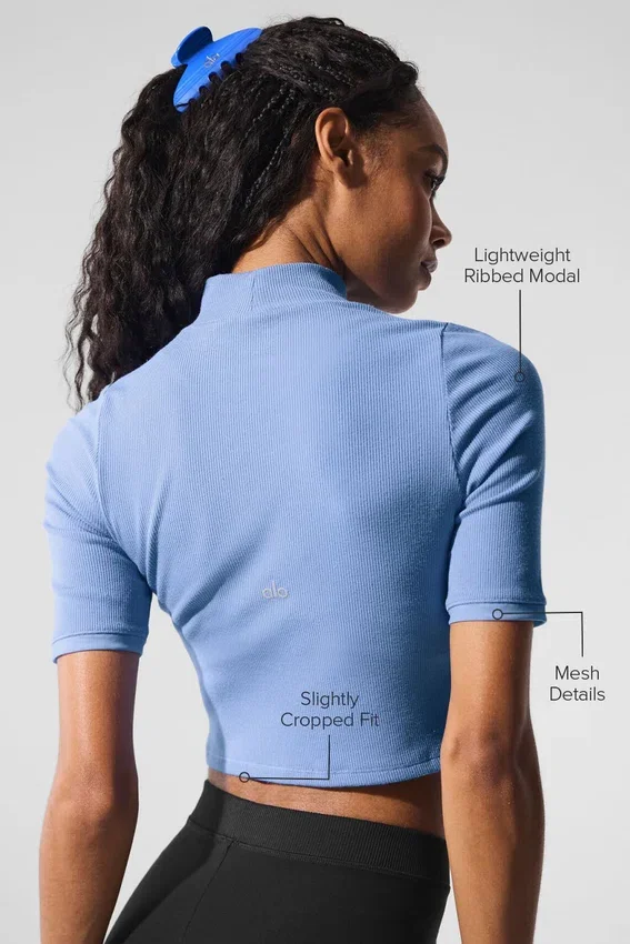 Geripptes Mesh-Kurzarmshirt – Kristallklares Blau