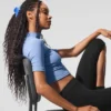 Geripptes Mesh-Kurzarmshirt – Kristallklares Blau