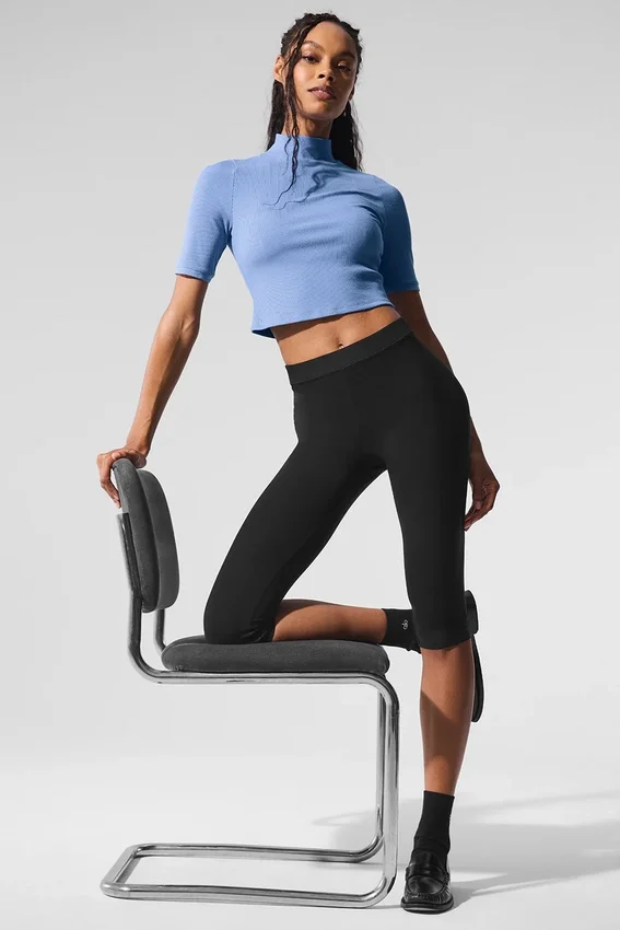 Geripptes Mesh-Kurzarmshirt – Kristallklares Blau