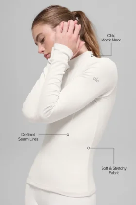 Geripptes „Mesmerize“-Langarmshirt mit Stehkragen – Elfenbein