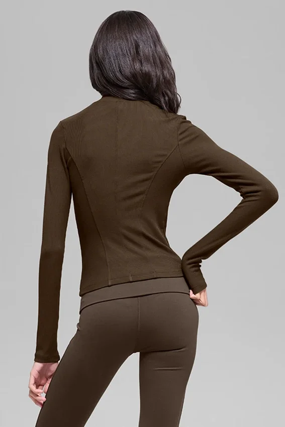 Geripptes „Mesmerize“-Langarmshirt mit Stehkragen – Espresso