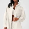 Geripptes Velours-„Mountain Side“-Shacket – Elfenbein