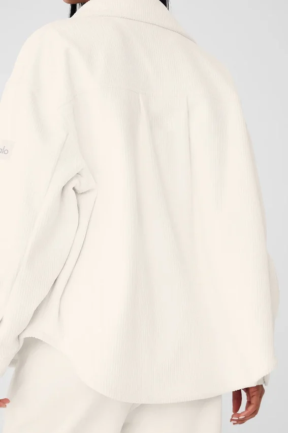 Geripptes Velours-„Mountain Side“-Shacket – Elfenbein