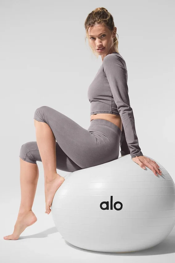 Gewaschene High-Waist Alosoft-Caprihose im ikonischen 90er-Jahre-Stil – Cool Grey Wash