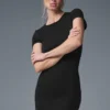 „Goddess“ geripptes Kurzarmkleid – Schwarz