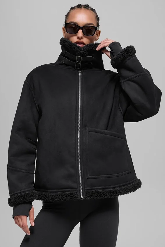 Grand-Jacke aus Kunstlammfell – Schwarz