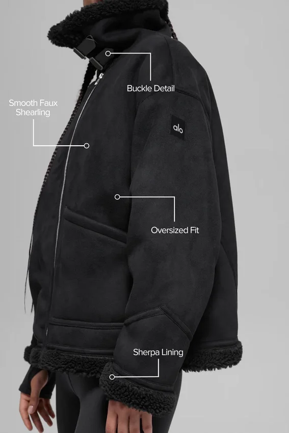 Grand-Jacke aus Kunstlammfell – Schwarz