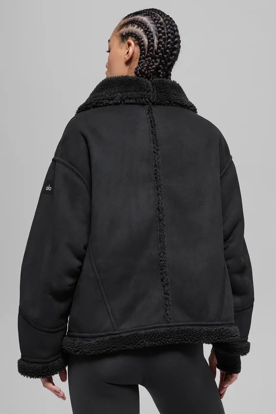 Grand-Jacke aus Kunstlammfell – Schwarz