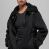 Grand-Jacke aus Kunstlammfell – Schwarz