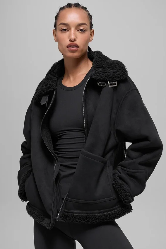Grand-Jacke aus Kunstlammfell – Schwarz