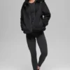 Grand-Jacke aus Kunstlammfell – Schwarz