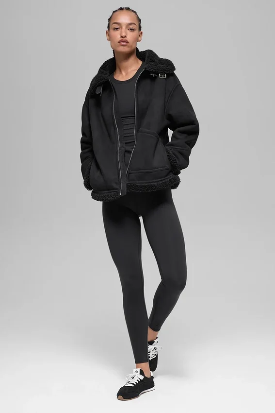 Grand-Jacke aus Kunstlammfell – Schwarz