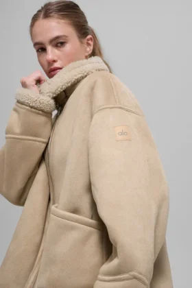 Grand-Jacke aus Kunstlammfell – Woodland Tan