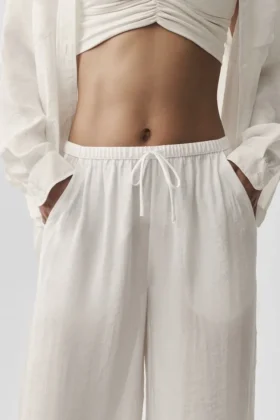 Halbtransparente „Golden Hour“-Hose mit High-Waist und geradem Bein – Elfenbein
