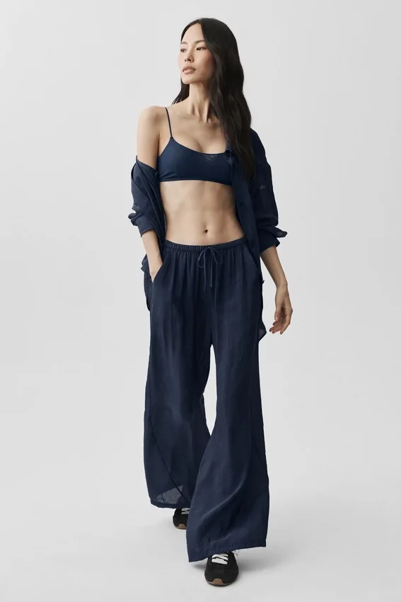 Halbtransparente „Golden Hour“-Hose mit High-Waist und geradem Bein – Marineblau
