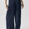 Halbtransparente „Golden Hour“-Hose mit High-Waist und geradem Bein – Marineblau