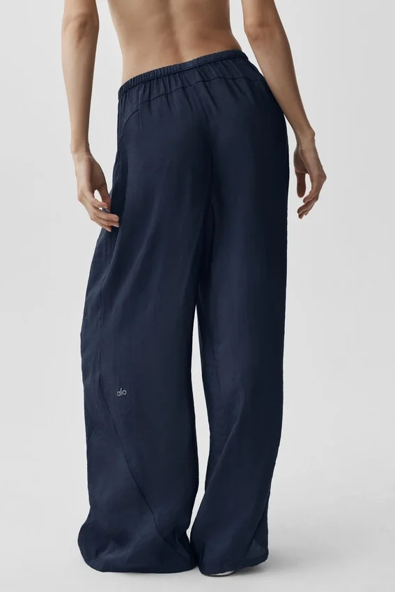 Halbtransparente „Golden Hour“-Hose mit High-Waist und geradem Bein – Marineblau