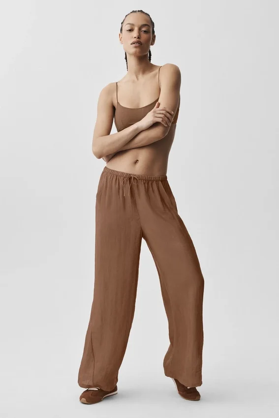 Halbtransparente „Golden Hour“-Hose mit High-Waist und geradem Bein – Sun Kissed Brown