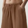 Halbtransparente „Golden Hour“-Hose mit High-Waist und geradem Bein – Sun Kissed Brown