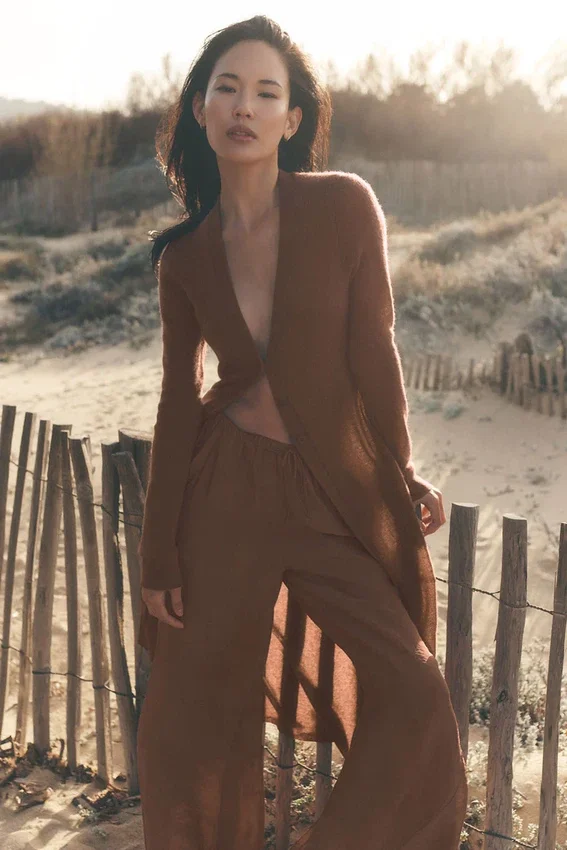 Halbtransparente „Golden Hour“-Hose mit High-Waist und geradem Bein – Sun Kissed Brown