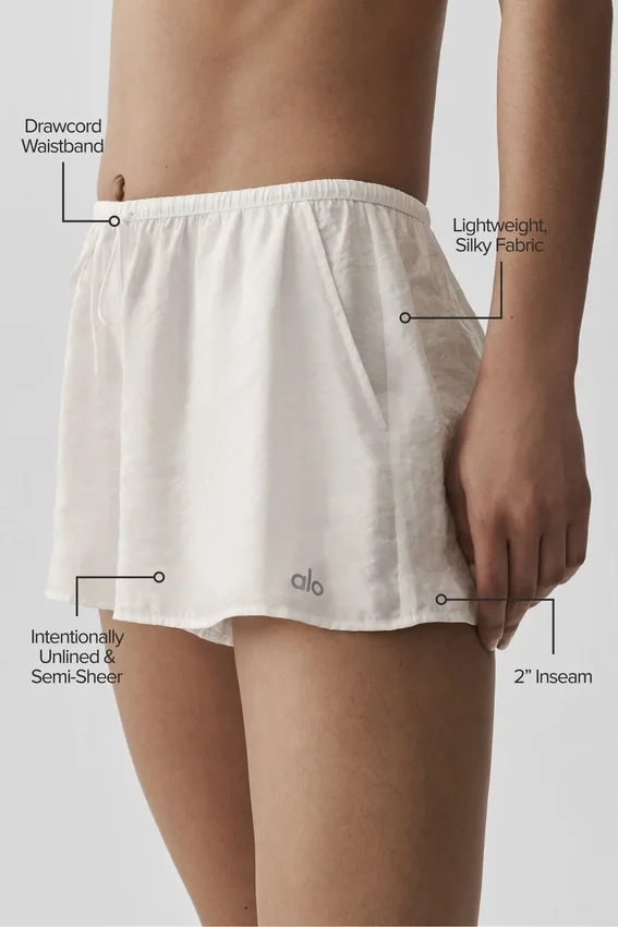 Halbtransparente „Golden Hour“-Shorts mit mittlerer Leibhöhe – Elfenbein