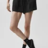 Halbtransparente „Golden Hour“-Shorts mit mittlerer Leibhöhe – Schwarz
