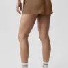 Halbtransparente „Golden Hour“-Shorts mit mittlerer Leibhöhe – Sun Kissed Brown