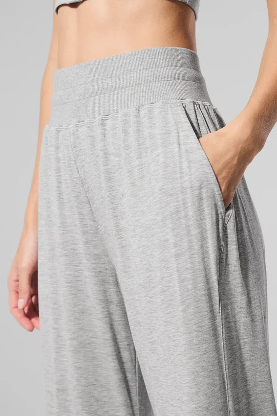 Halbtransparente, zarte Lounge-Hose mit ausgestelltem Bein – Athletic Heather Grey