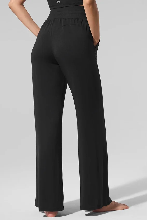 Halbtransparente, zarte Lounge-Hose mit ausgestelltem Bein – Schwarz