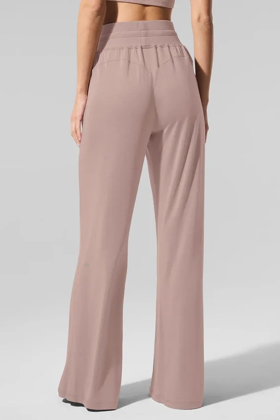 Halbtransparente, zarte Lounge-Hose mit ausgestelltem Bein – Taupe