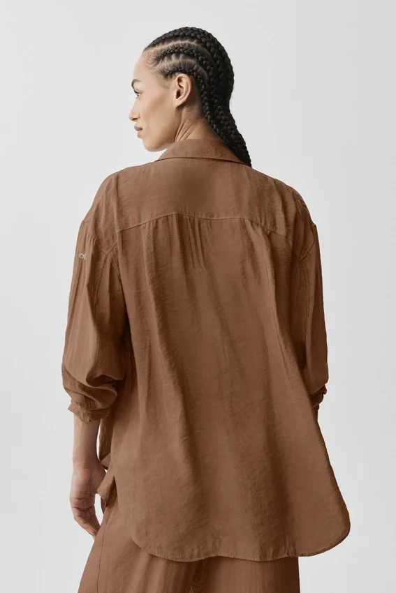 Halbtransparentes „Golden Hour“-Langarmshirt mit Knopfleiste – Sun Kissed Brown